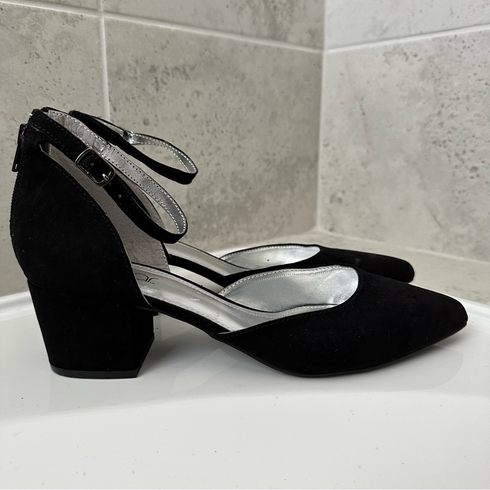 SUGAR Women’s Ankle Strap Pump Size 9